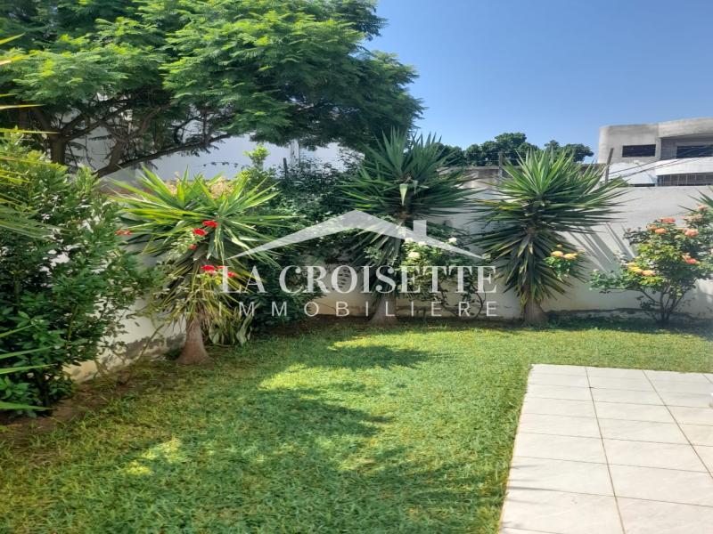 Rez-de-chaussée meublé S+2 avec jardin  à La Marsa